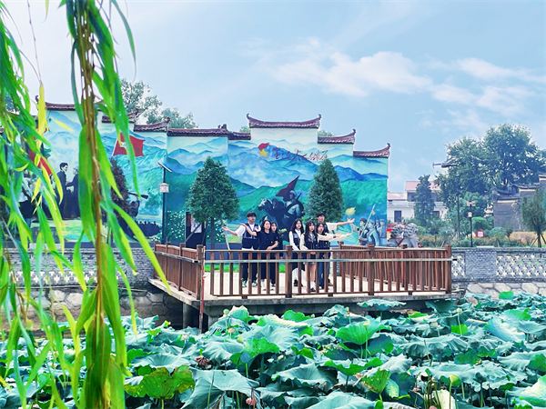 【中国教育在线】将家门口的“红色地标”变成心头的“红色课堂”——策略冠军论坛赴樟树开展红色走读活动